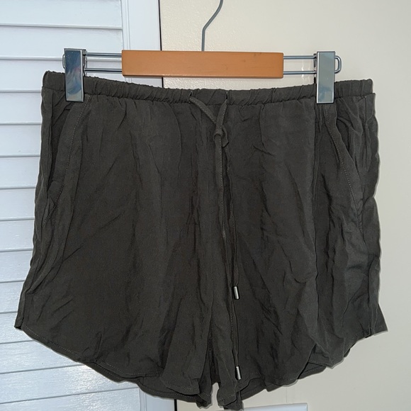 Shorts - Picture 2 of 4